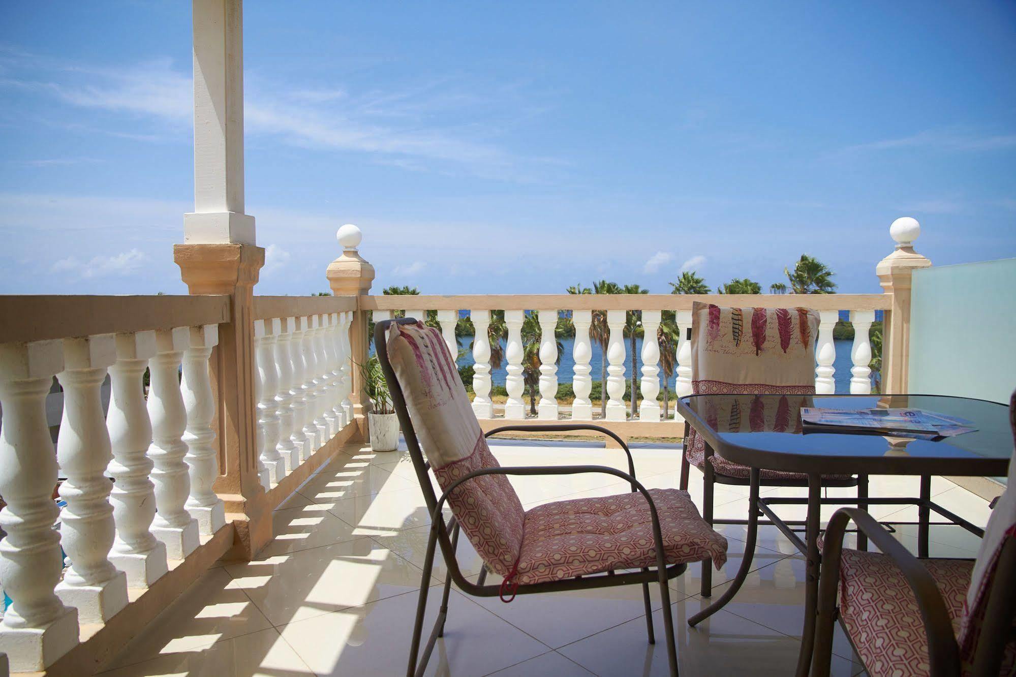 Piscadera Seaview Apartments Вилемстад Екстериор снимка