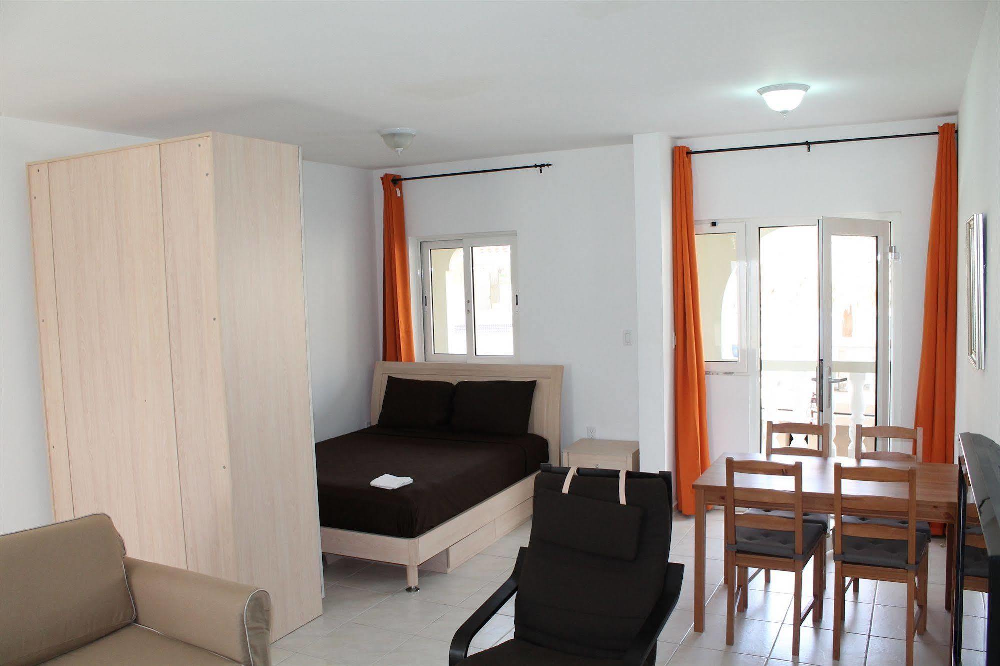 Piscadera Seaview Apartments Вилемстад Екстериор снимка