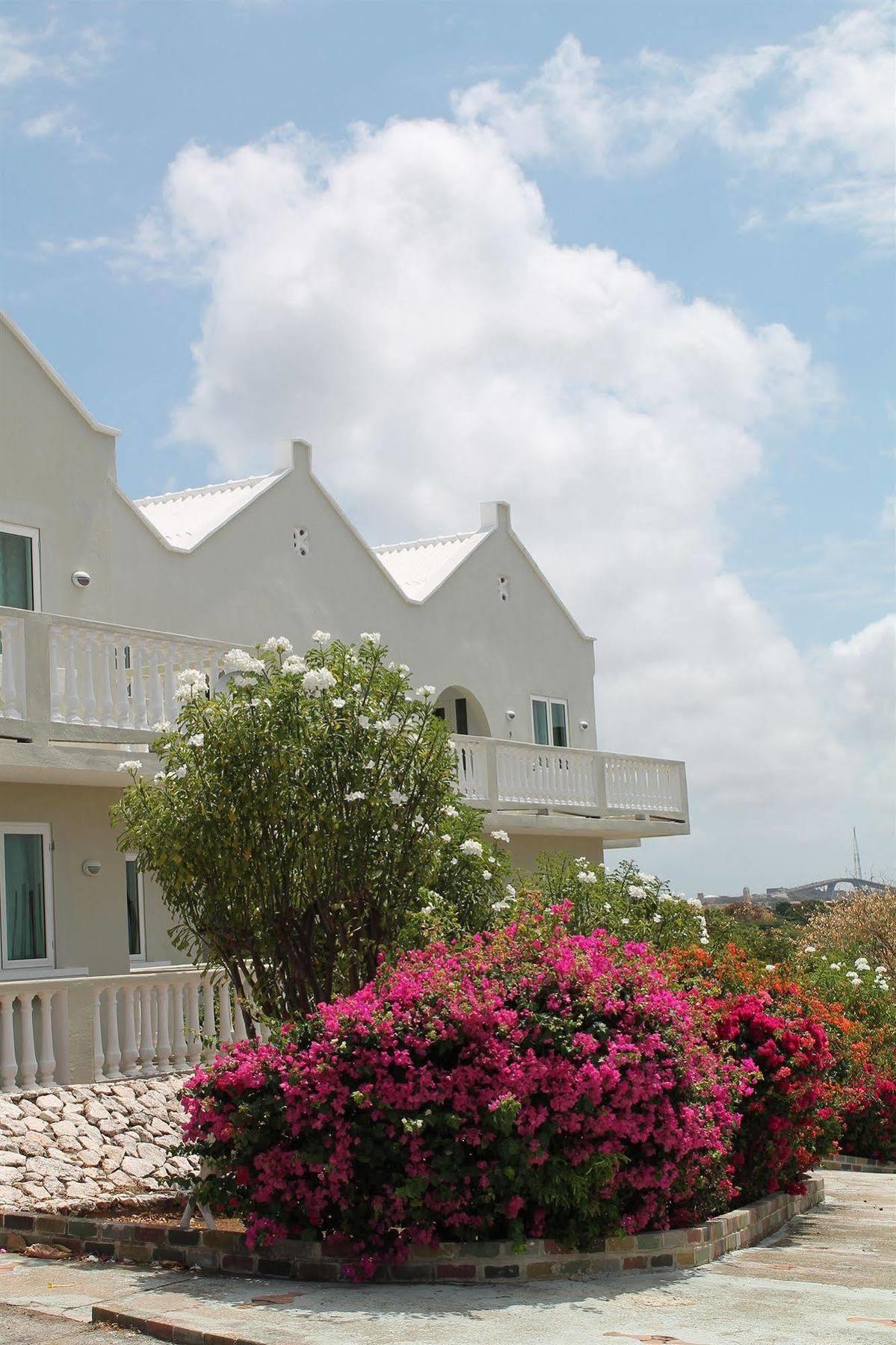 Piscadera Seaview Apartments Вилемстад Екстериор снимка