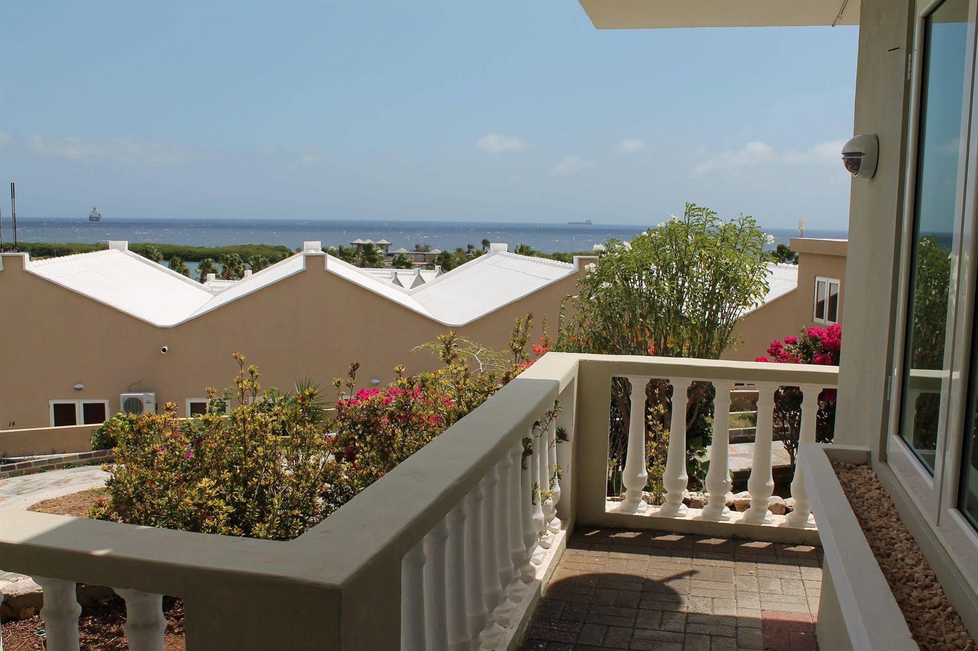 Piscadera Seaview Apartments Вилемстад Екстериор снимка