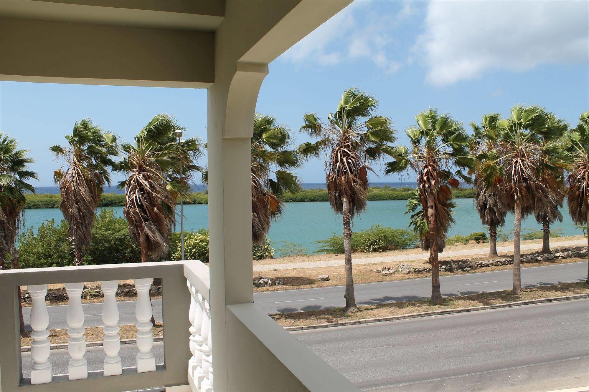 Piscadera Seaview Apartments Вилемстад Екстериор снимка